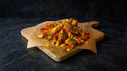 Loaded fries (bataty) ze stripsami z kurczaka i jalapeno